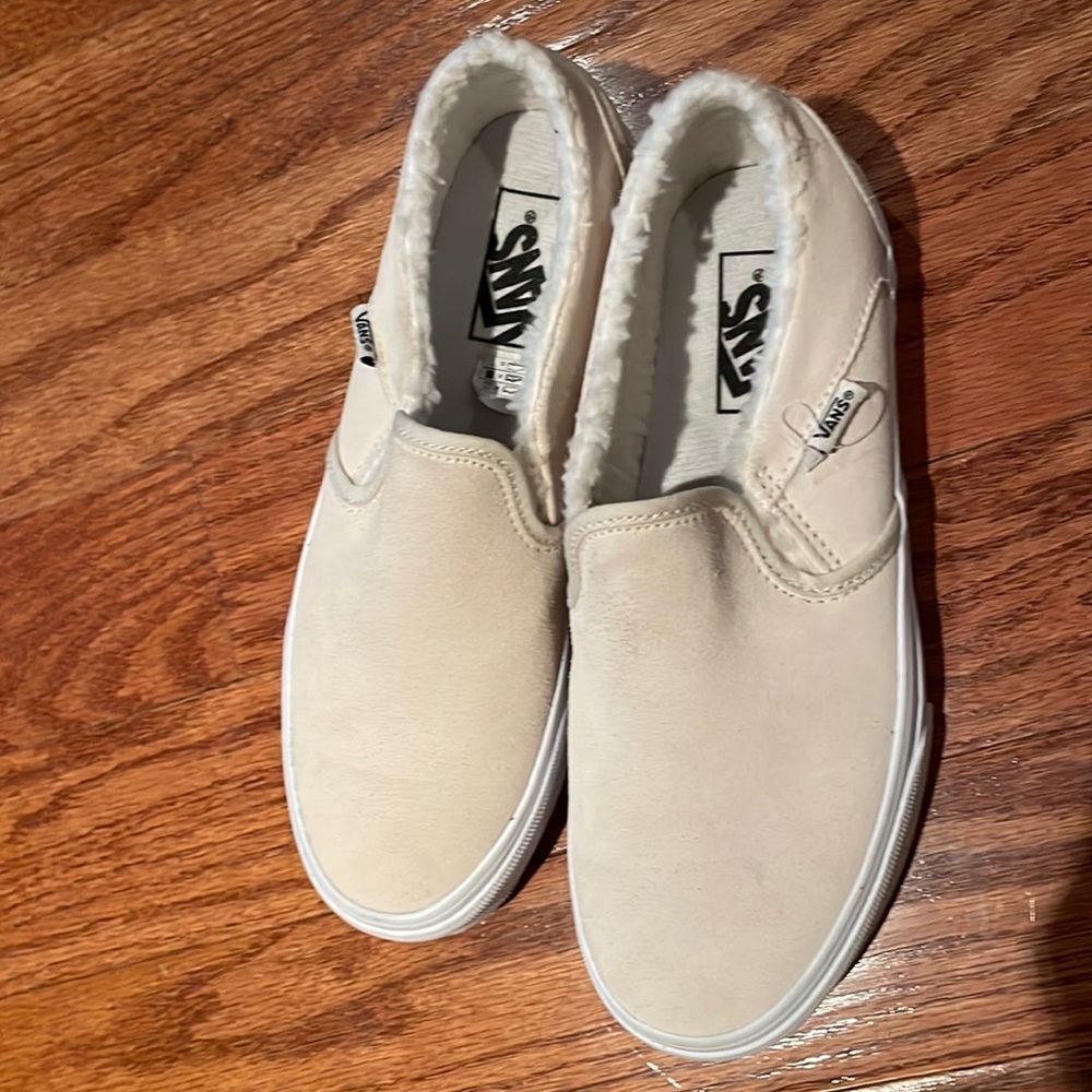 VANS Women’s cozy Asher slip on